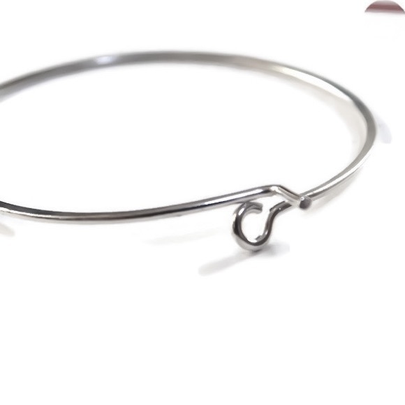 Medium/Mid Sized Classic Wire Hoop Earrings - Picture 6 of 14